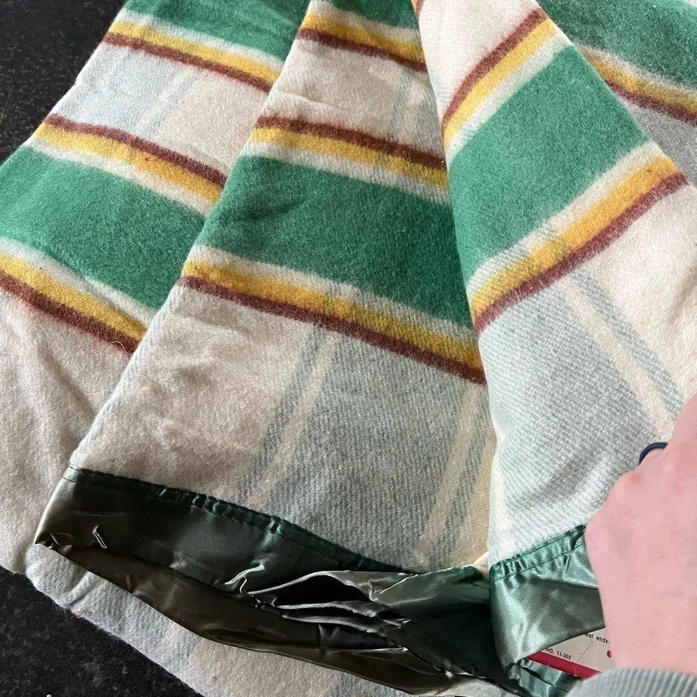 Vintage NWT JC Penney Green Stripe Wool Satin Trim Blanket 72”x84” 1950's Golden